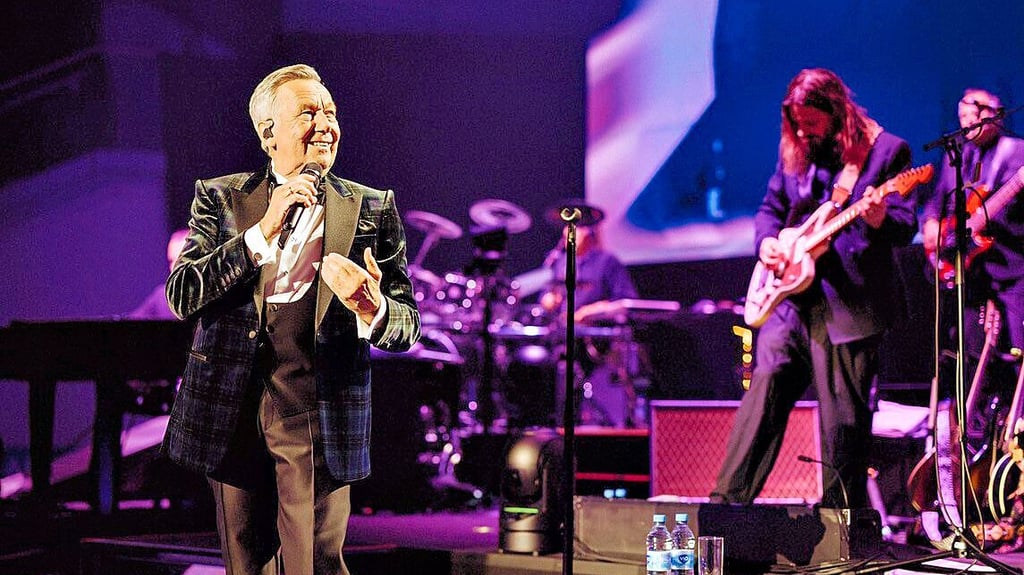 Krönchen-Alarm: Roland Kaiser auf der Bühne, „Oh, ho, ho“-Chöre davor