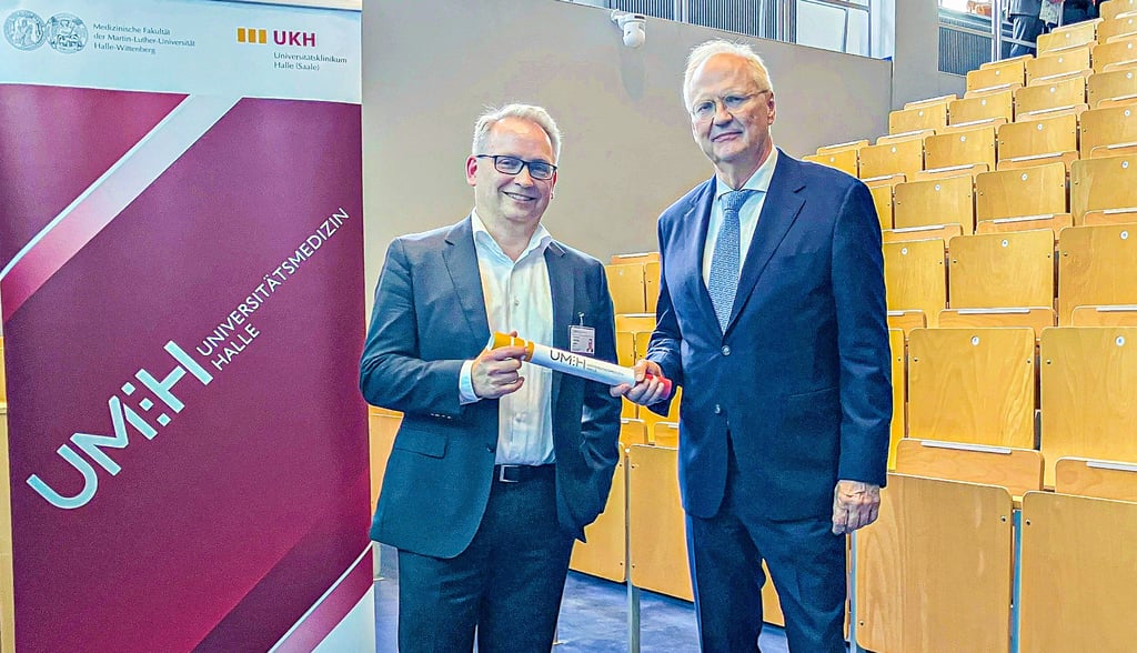 Staffelstabübergabe. Dr. Matthias Janda (links) übernimmt als Interimsdirektor die Aufgaben von Professor Thomas Moesta.
