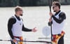 In der Diskussion: Jonas Draeger (r.) und Moritz Florstedt werten das B-Finale in Szeged aus.