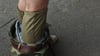 Im Sanddornweg in Halle hat sich ein Exhibitionist vor zwei Kindern entblößt.