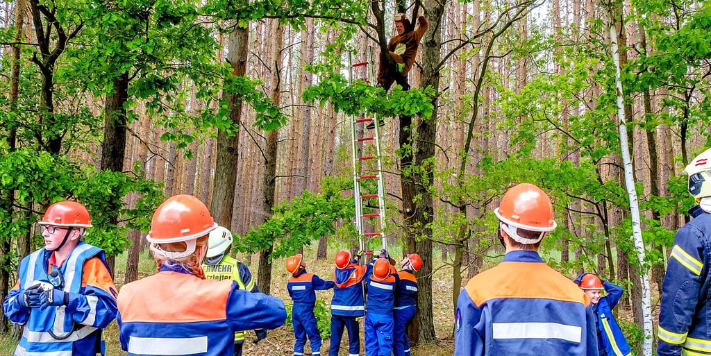 Tierrettung einmal anders: Die Kinder müssen einen Affen vom Baum holen. Dabei hatten sie viel Spaß.