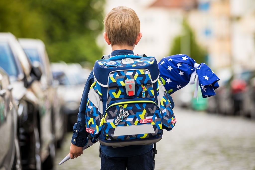 Kleine Abc-Schützen brauchen einen Schulranzen. Eltern sollten beim Kauf einiges beachten.