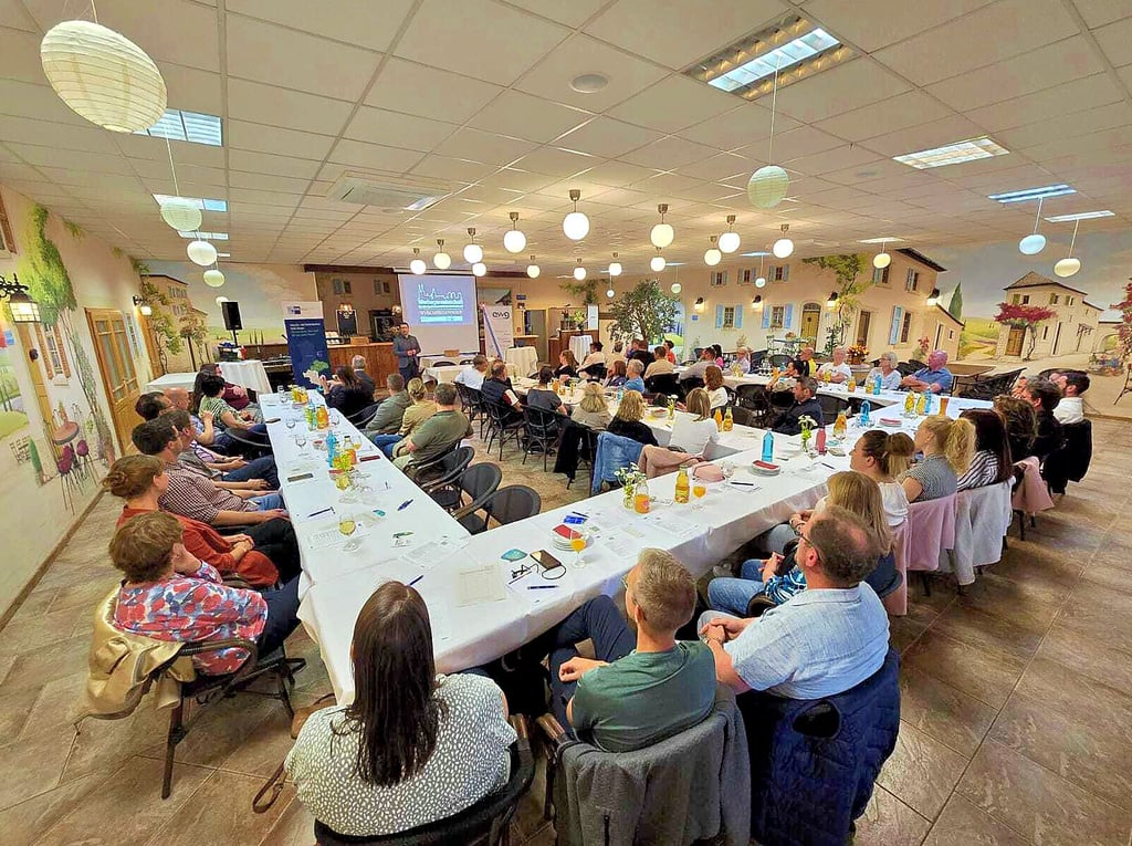 Der erste Wirtschaftsstammtisch in Köthen zählte mehr als 50 Teilnehmer. Diese Resonanz überraschte selbst die Organisatoren, die mit Andrea Ferber eine externe Referentin eingeladen hatten. Die Hallenserin sprach darüber, wie man als Unternehmen trotz Krise erfolgreich sein kann.