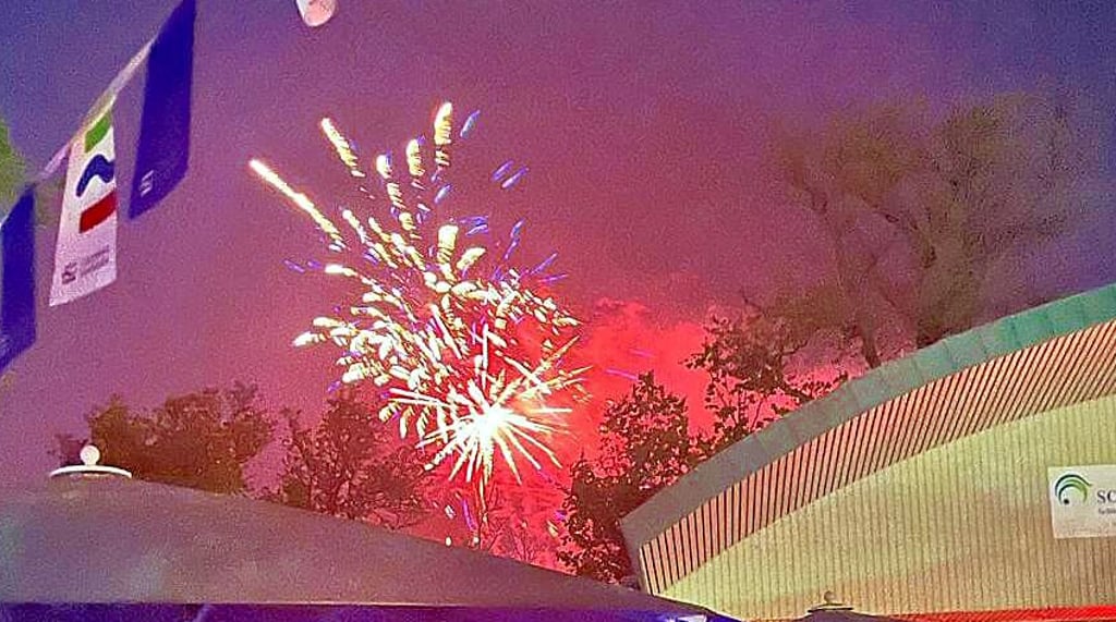 Höhepunkt des 25. Lichterfests: das Feuerwerk über der Kurparkbühne.