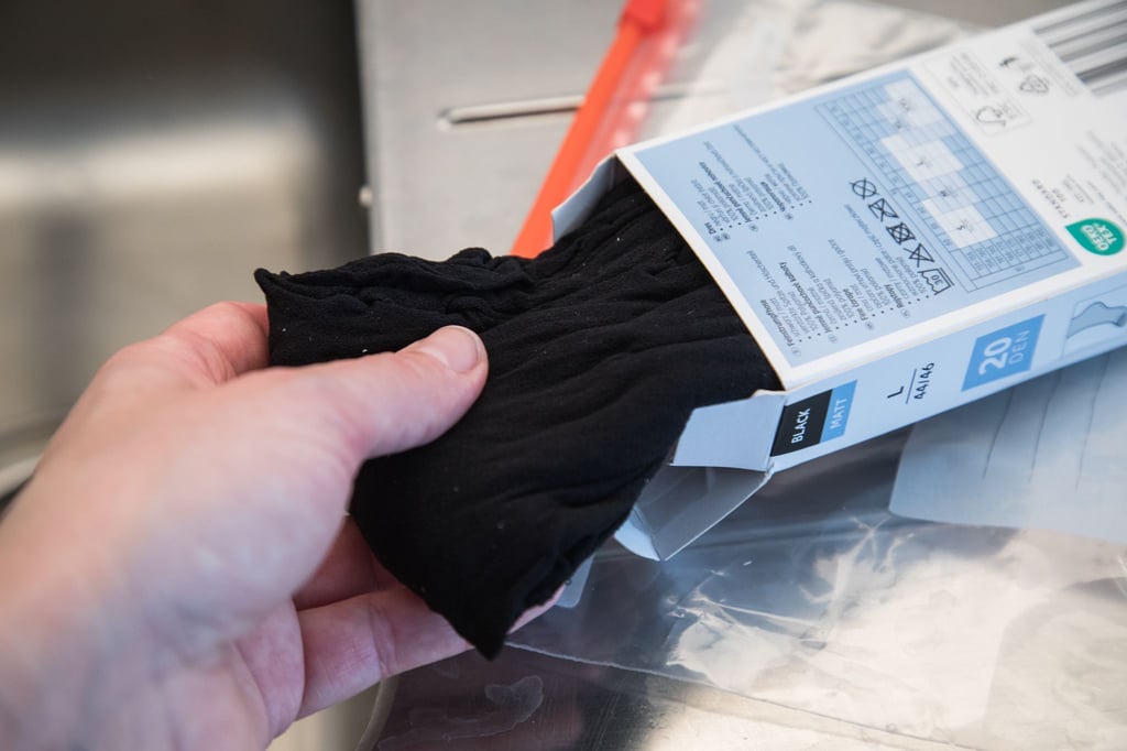 Strumpfhosen sind dafür bekannt, schnell einzureißen. Wird sie mit Hilfe eines Lifehacks widerstandsfähiger?