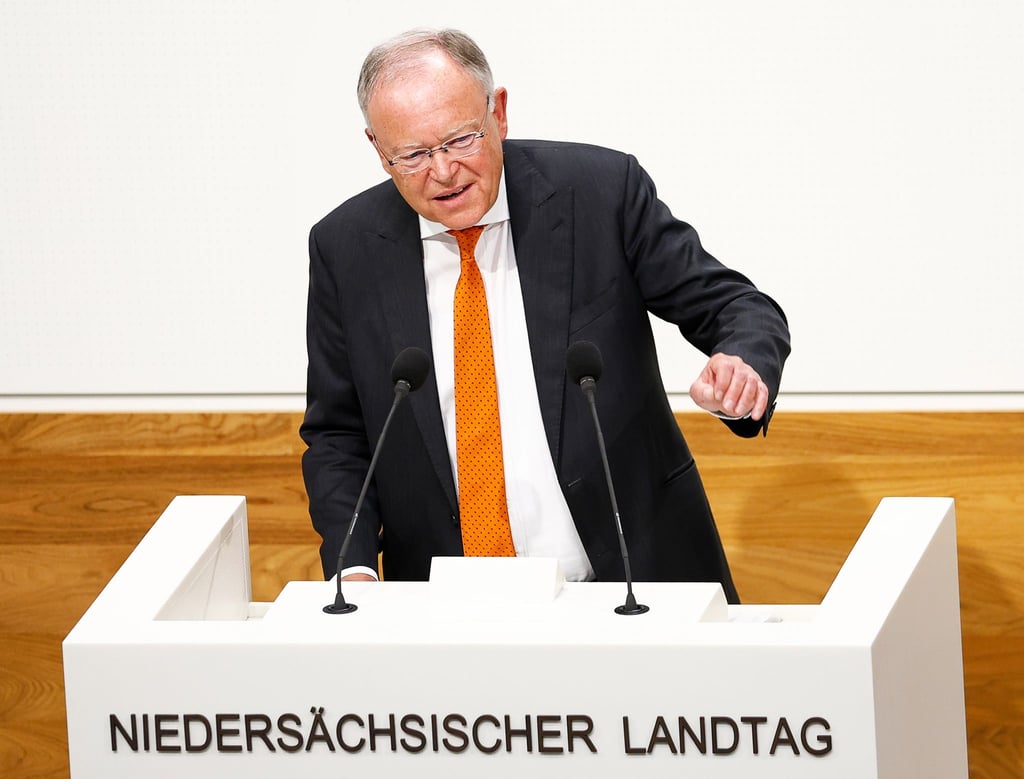 Mit einem Appell gegen völkisches Denken verabschiedet sich Weil als geschäftsführender Ministerpräsident.