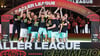 Teammanager Lukas Podolski (2.v.l) und Trainer Julian Schieber (l) gewannen mit dem Team Street United die Baller League in Berlin.