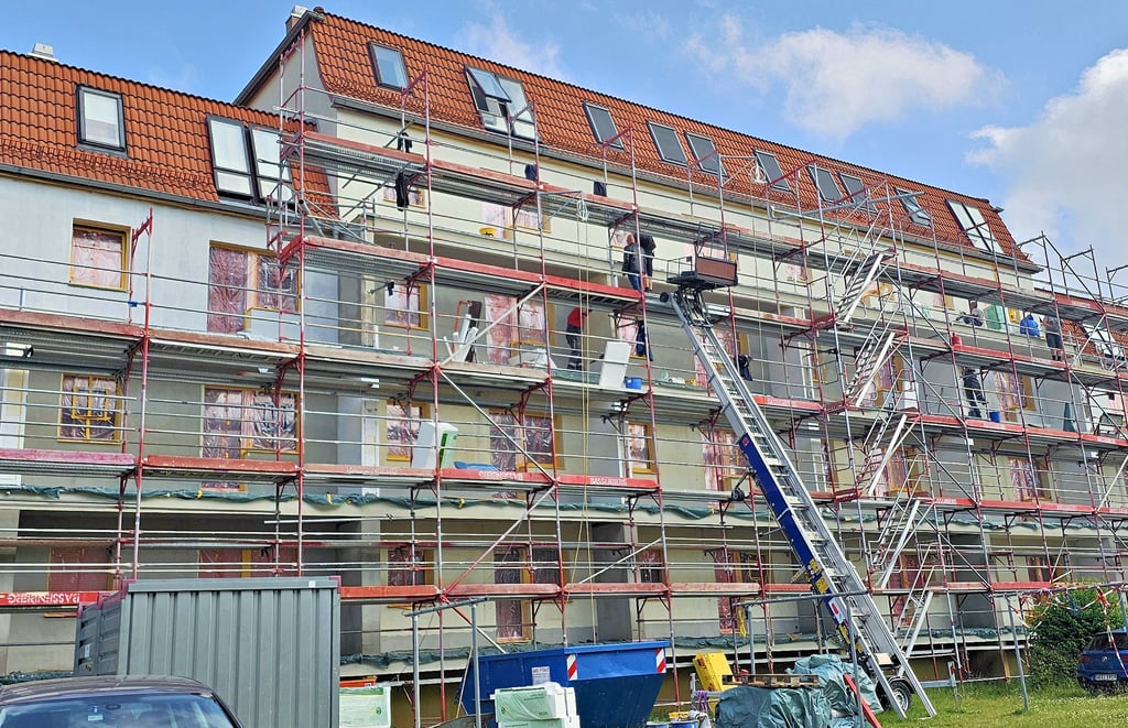 Im Lippeweg werden aktuell die Balkone erneuert, die gleichzeitig zu kleinen Kraftwerken werden.