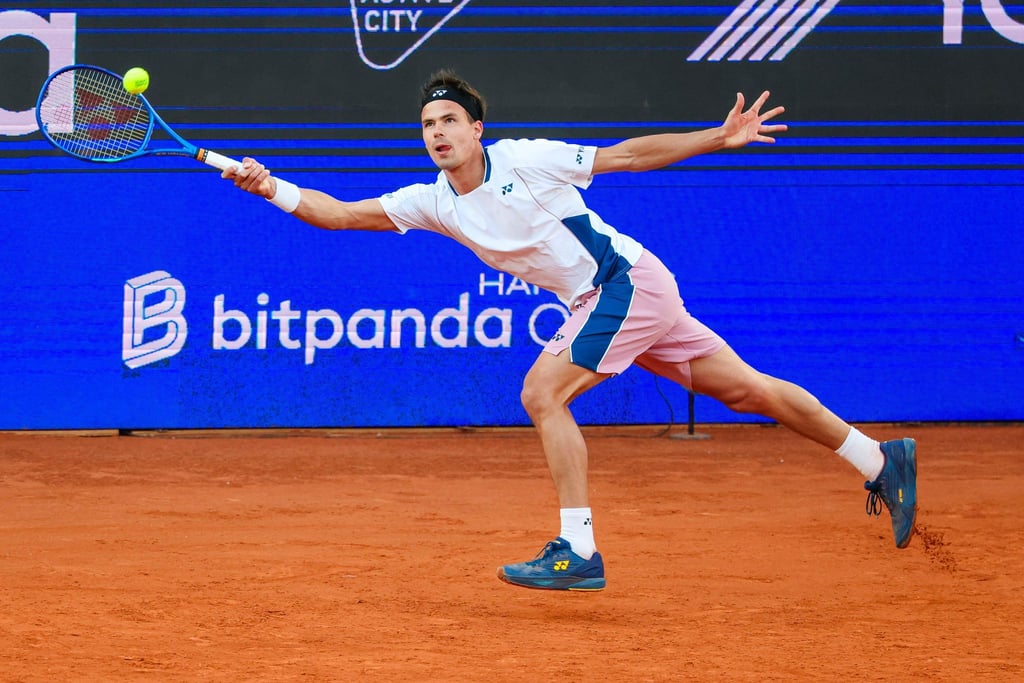 Daniel Altmaier streckte sich beim Tennis-Turnier in Hamburg vergebens.