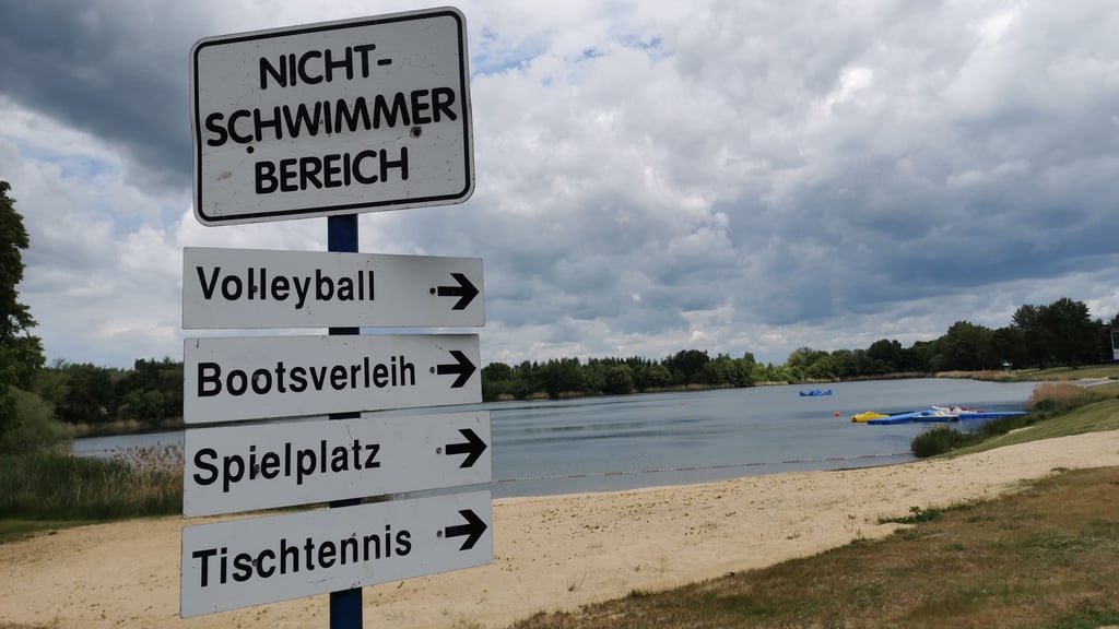 Nicht nur Sandstrand und chlorfrei: Am Halberstädter See in der Roten Föhr gibt es mehr als nur Bademöglichkeiten.
