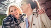 Gespräche als Training: Soziale Kontakte aktivieren durch Mimik, Gestik und Sprache wichtige Hirnregionen.