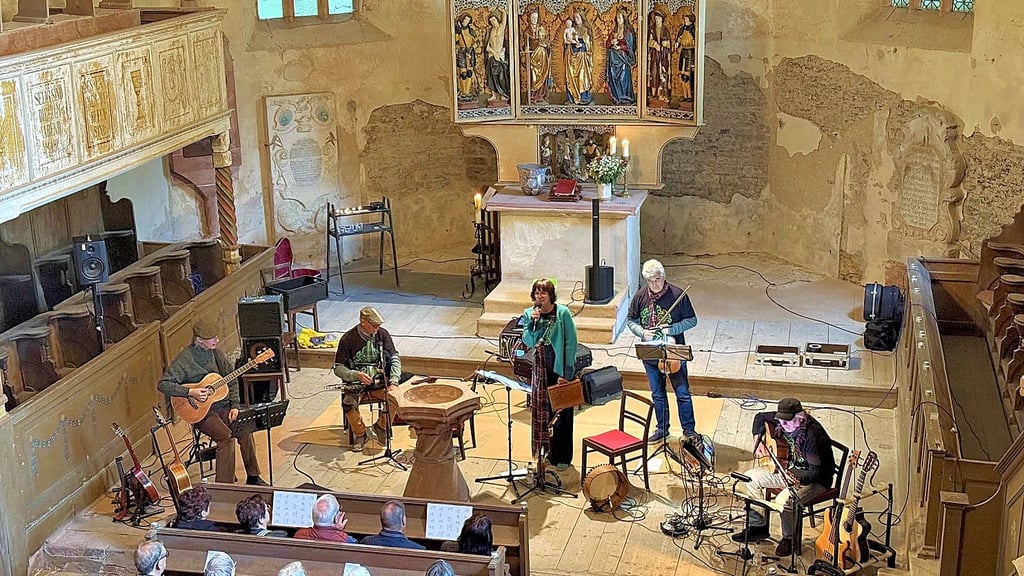 Zum Jubiläum des Freundeskreises spielte „Planxty Irwin“ aus Magdeburg in Hergisdorf auf.