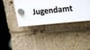 Im Jahr 2023 nahmen die Behörden in Sachsen etwas mehr als 3.000 Kinder und Jugendliche in Obhut. (Symbolbild)