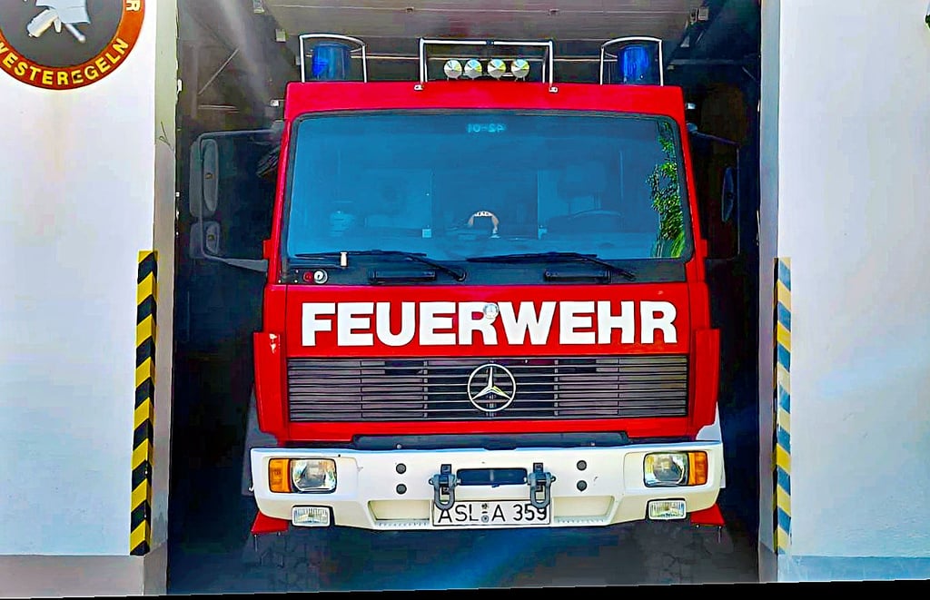 Schon jetzt passt das Löschfahrzeug nur knapp durch das Tor des Gerätehauses der Feuerwehr Westeregeln.