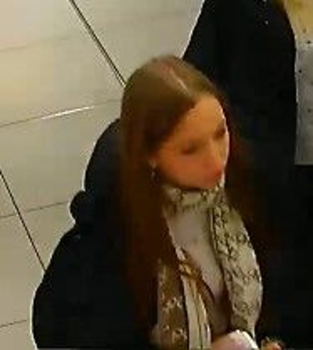 Drogerie in Halle beklaut: Wer kennt diese Frau?