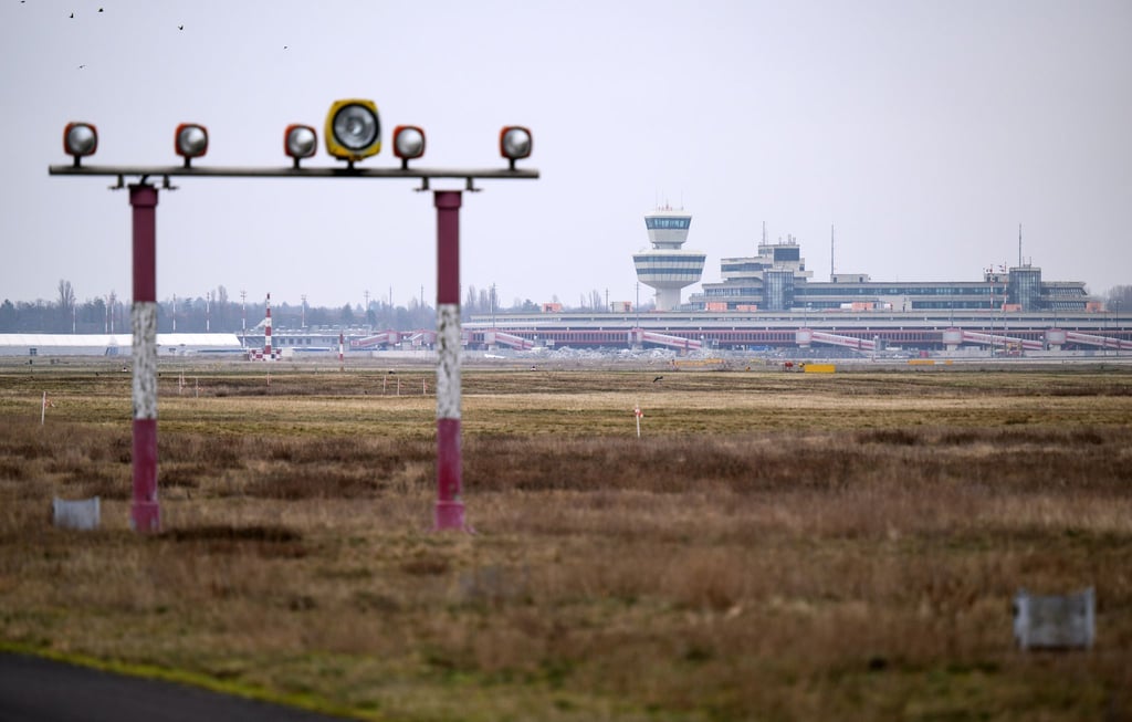 Am ehemaligen Flughafen Tegel ist ein 190 Hektar großer Landschaftspark geplant. (Archivbild)