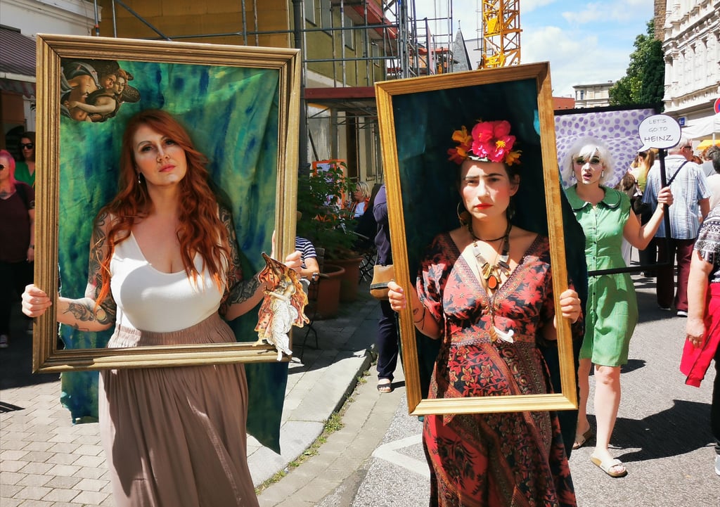 Beim Heinz Kunstmarkt in Magdeburg-Buckau waren im Jahr 2024 lebendige Kunstwerke unterwegs. Die soll es auch 2025 wieder geben.