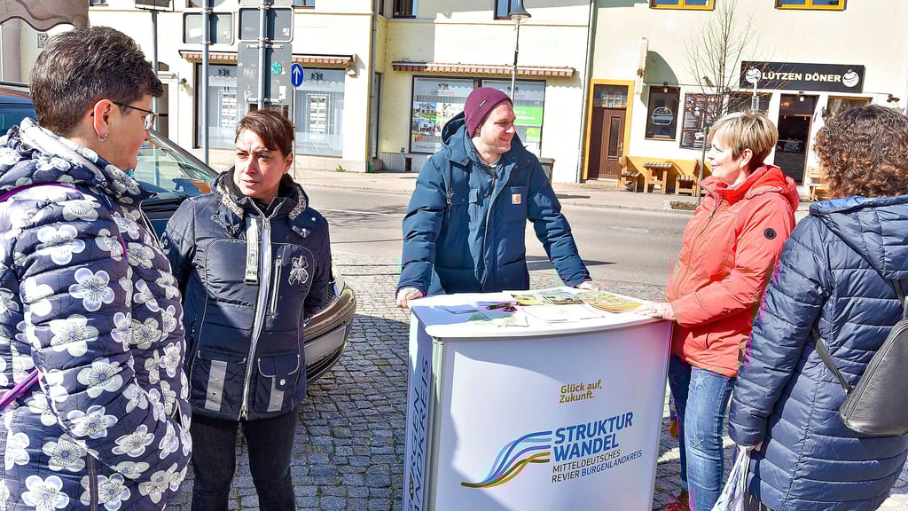 Bei den sogenannten Impulsgebertagen, hier ein Foto auf dem Lützener Marktplatz aus dem Jahr 2022, können Bürger Vorschläge und Kritik zum Strukturwandel äußern.