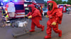 Die Kameraden des Katastrophenschutzzugs holten unter Vollschutz den Rohrreiniger für die Analyse aus der Kaufland-Filiale.
