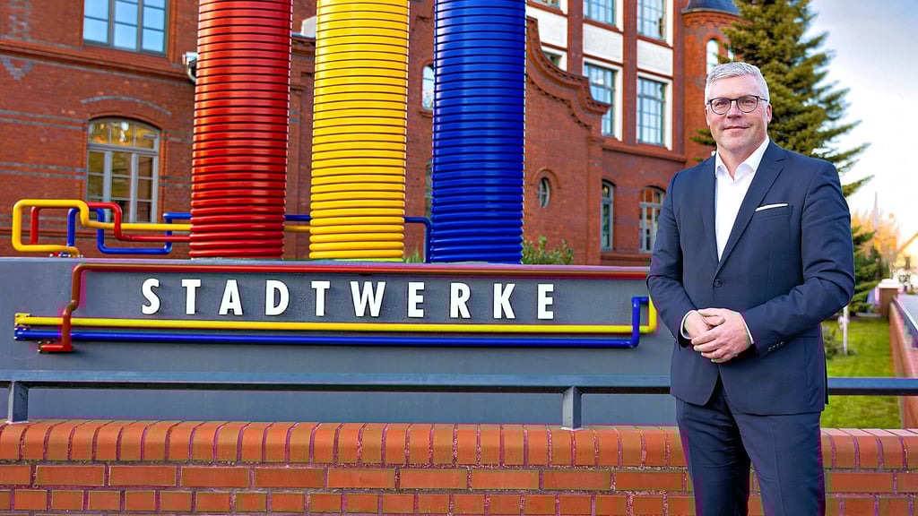 Geschäftsführer der Stadtwerke Andreas Reinhardt hat viel vor: In den kommenden 20 Jahren soll in die Klimaneutralität investiert werden.