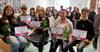 Die „Mitarbeiter“ der Schülerfirma in der Klötzer Sekundarschule auf einen Blick. Im Vordergrund die neu gewählte Firmenleitung mit Leonie Säwe (von links), Chris Bierstedt, Zoey Klein, Lea Wohlfahrth und Timo Winkelmann. 