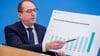 Zum ersten Mal wird die Statistik zur politisch motivierten Kriminalität von Bundesinnenminister Alexander Dobrindt (CSU) vorgestellt. Erhoben wurden die Daten dafür vor seinem Amtsantritt.