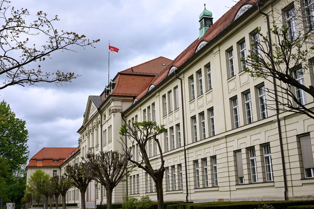 Die Staatskanzlei bekommt mit Ines Filohn eine Regierungssprecherin. (Symbolbild)