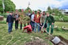 Die Sparkasse und die Imkervereine aus Sangerhausen und Eisleben spenden einen Baum für das Rosarium Sangerhausen. 