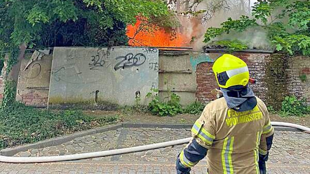 In der Parkstraße stand ein Schuppen in Flammen.