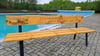 Die neue Sitzbank steht nun im Waldfreibad Elend.