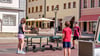 Im vergangenen Sommer (Foto) hat auf dem Wittenberger Marktplatz eine Tischtennisplatte gestanden. Nun ist sie wieder da. 