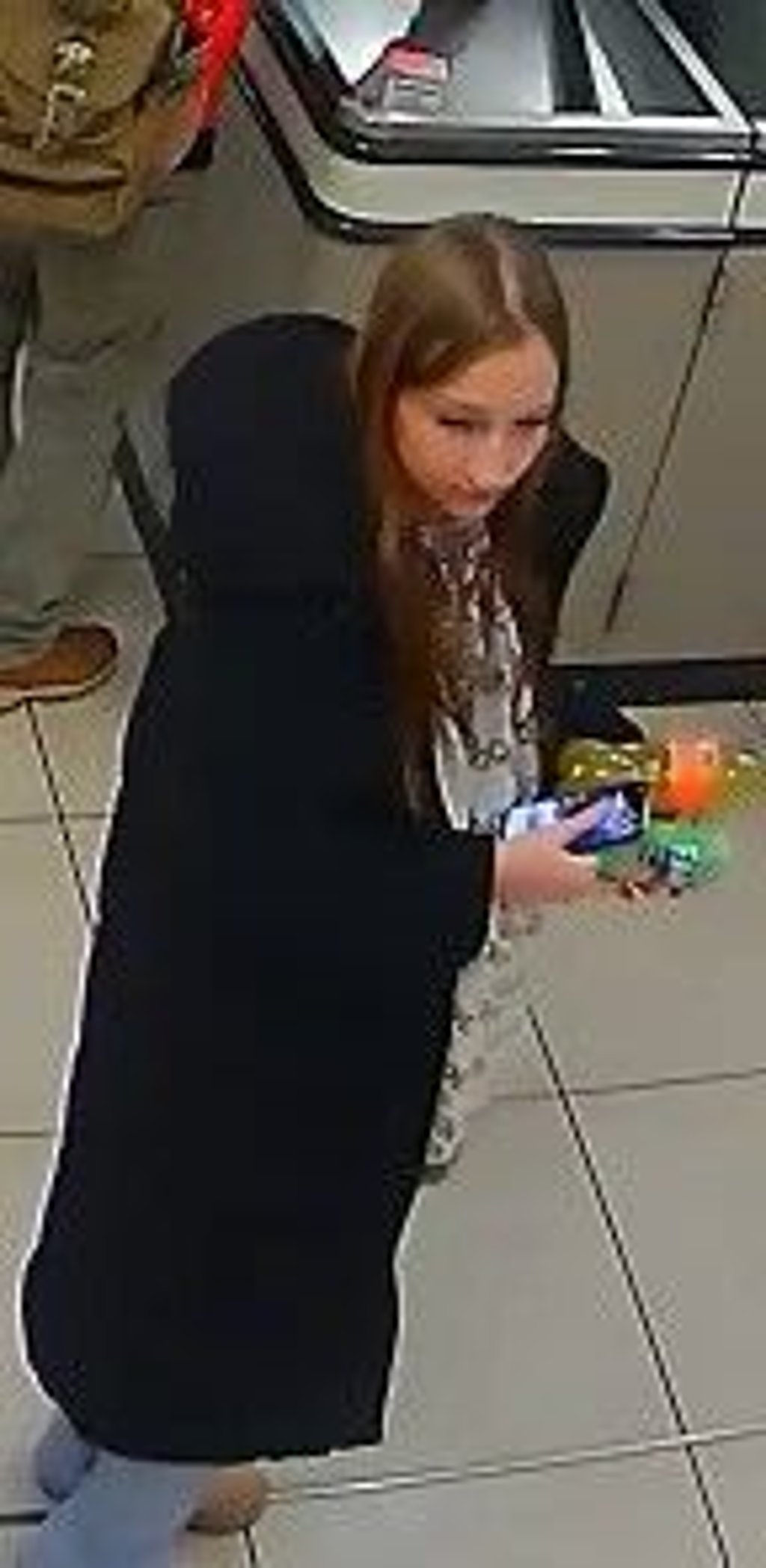 Die Polizei Halle bittet um Mithilfe auf der Suche nach dieser Frau.