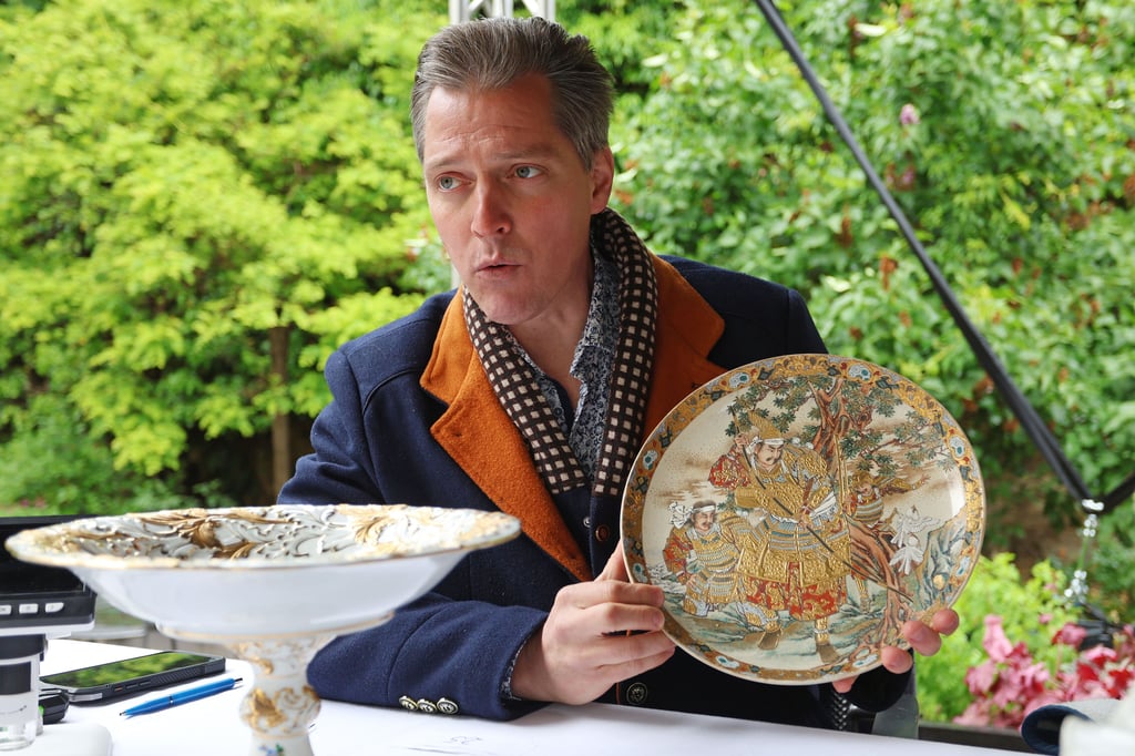 Henry Thurisch nimmt den Satsuma-Teller mit in die kommende Auktion auf.