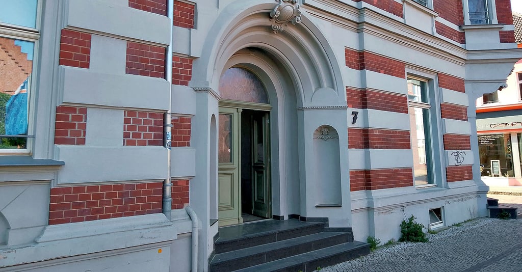 In Genthin sorgen Nachforderungen an Mieter für Empörung: Ein Vermieter verlangt trotz regelmäßiger Zahlungen immense Nachschläge.