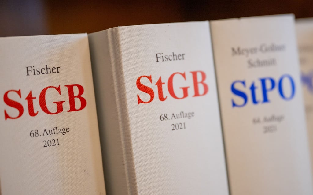 Jugendliche vor dem Gesetz: Ab 14 kann Strafmündigkeit greifen. (Symbolbild)