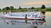 Selbst all die Touristen, die nicht auf dem Wasser nach Tangermünde kommen, können sich die Stadt und Elblandschaft bei einer Schiffsfahrt von der Elbe aus anschauen. Die Reederei Kaiser aus Tangermünde bietet regelmäßig Kaffeefahrten und längere Touren an.