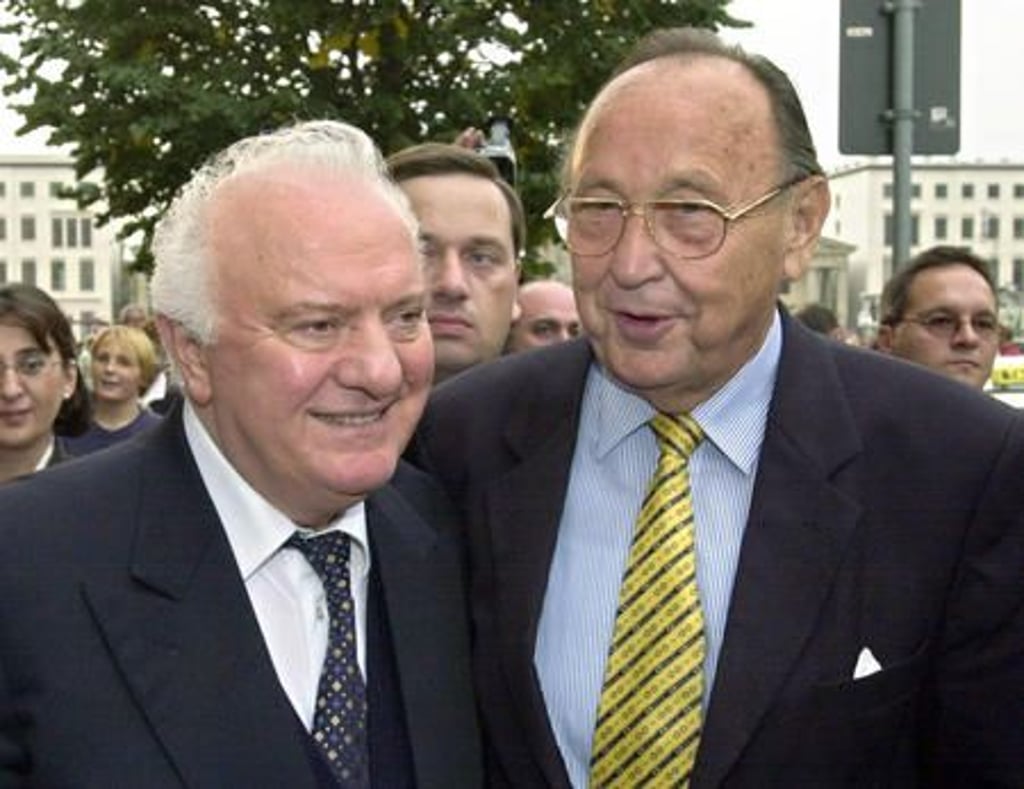 Hans-Dietrich Genscher lud seinen ehemaligen sowjetischen Außenministerkollegen Eduard Schewardnadse später zu einem Besuch in seiner Heimatstadt Halle ein. Vor 35 Jahren waren es diese beiden Männer, die in persönlichen Gesprächen um die deutsche Einheit pokerten.