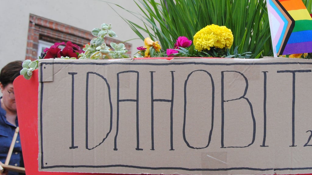 Beim IDAHOBIT in Gardelegen waren Rechtsextreme nicht erwünscht. Man wollte den Teilnehmern "einen sicheren Raum bieten", erklärte Organisatorin Annemarie Schmidt.
