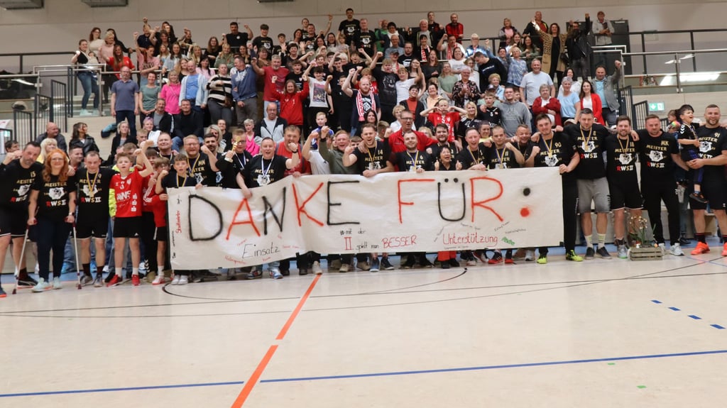 "Mit der Zweiten spielt man besser" war unter anderem auf dem Banner der Fans von Rot-Weiss Staßfurt am letzten Verbandsliga zu lesen.