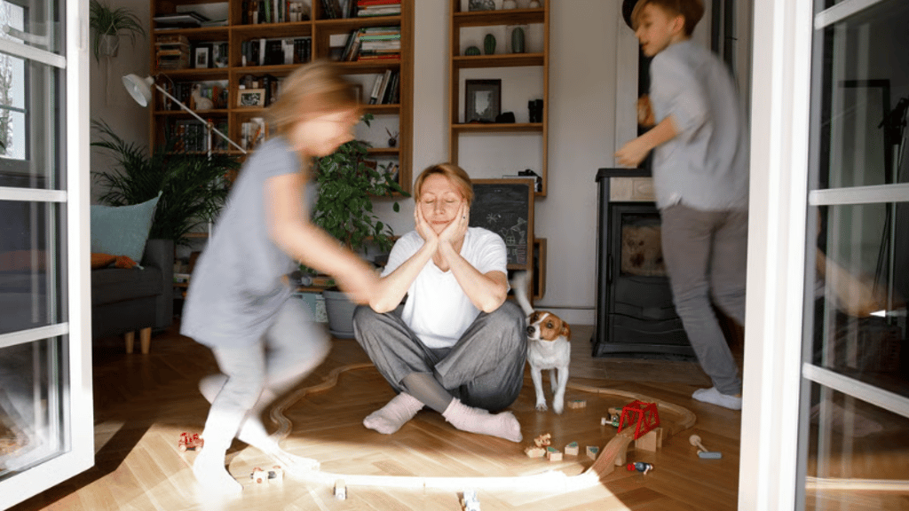 Kita, Kochen, womöglich noch Kollegen-Stress: Wenn alles zu viel wird, können Mütter die Notbremse ziehen.