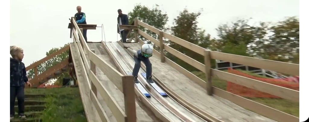 Im vergangenen Jahr wurde die K7 erneuert. Im Bild: Jonas Huch beim Einweihungssprung. Skispringen ist nur eines von vielen Sportangeboten des WSV.