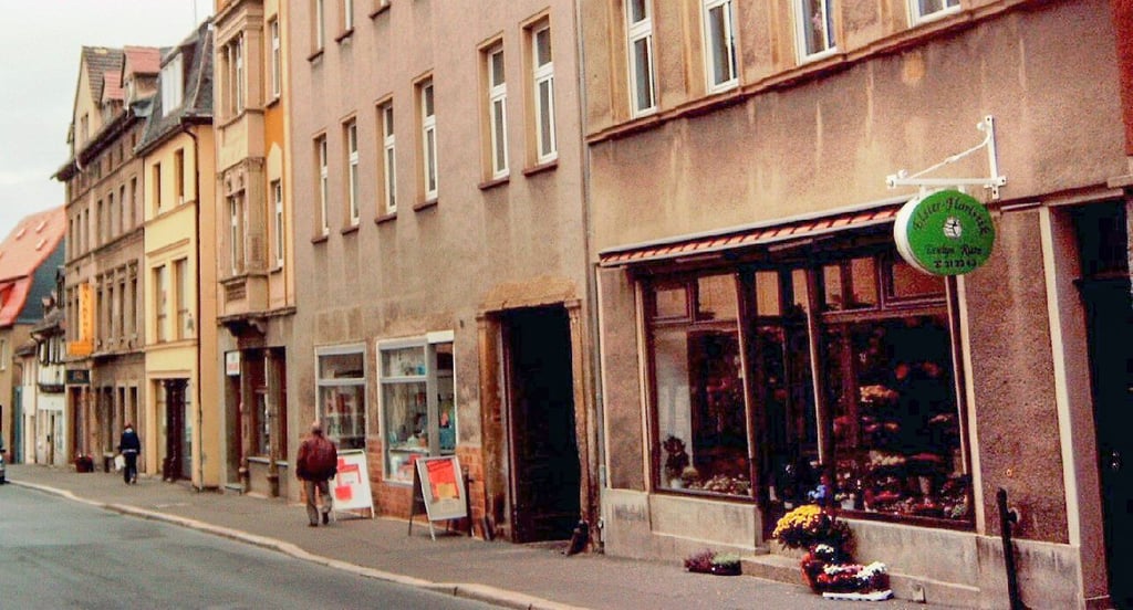 Diese Aufnahme vom Elsterfloristik-Geschäft in der Zeitzer Kalkstraße entstand 2004.