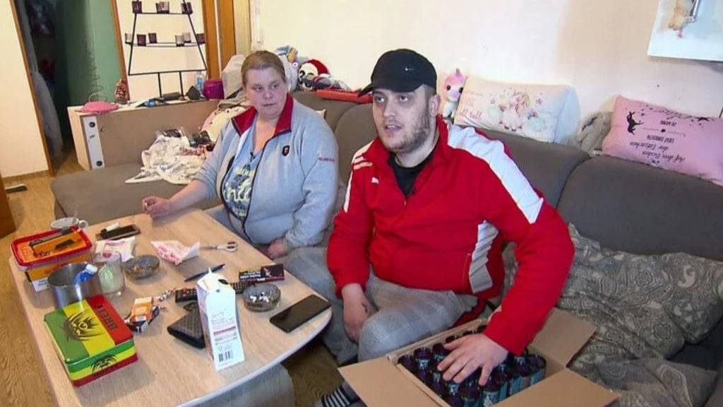 Nico und Janine sind Bürgergeldempfänger.