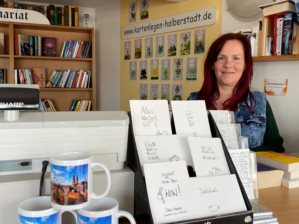 Bianca Groß in ihrem kleinen Buchladen in der Altstadt Halberstadts.