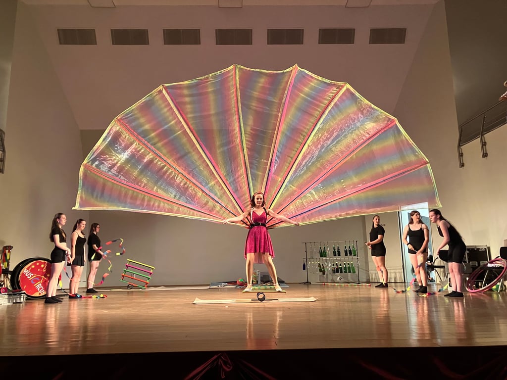 Charlott Pietsch und die Zumba Gruppe des ASV verzaubern das Publikum im Ludowinger Saal der Kreismusikschule in Sangerhausen.