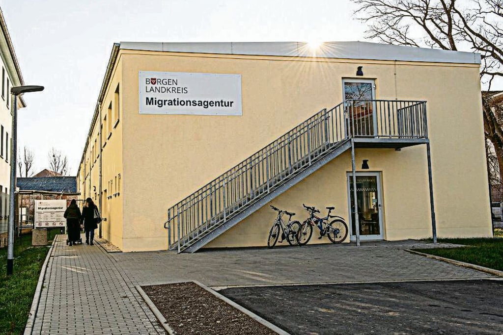 Laut Migrationsagentur des Burgenlandkreises in Naumburg seien es derzeit mehr Menschen, die freiwillig ausreisen, als jene, die unter Zwang abgeschoben werden.