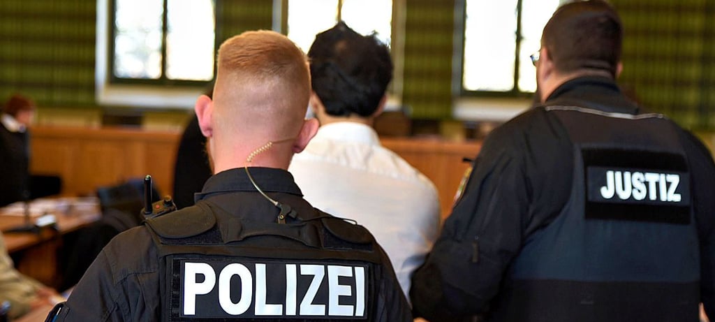 Die Angeklagten müssen sich im Prozess um den Toten vom Südring in Burg wegen Totschlags vor dem Landgericht Stendal verantworten.