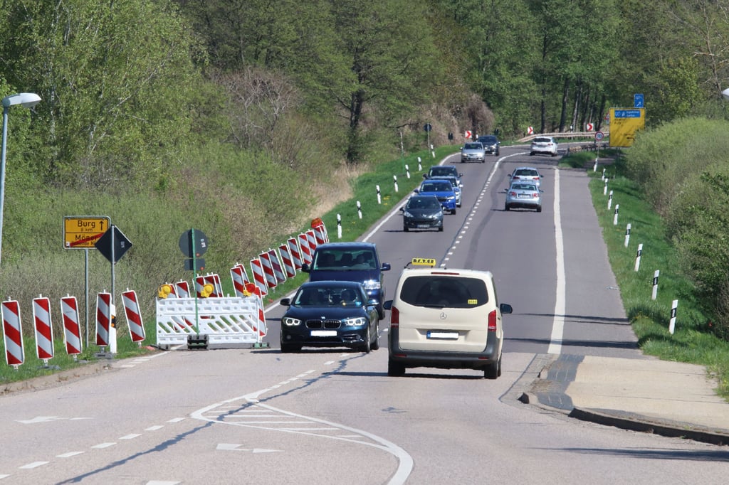 Trotz der offizielen Sperrung ist in Möser viel Verkehr zu beobachten.
