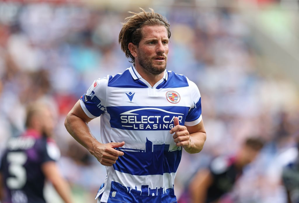 Sam Hutchinson erlitt einen Herzinfarkt - während des Spiels.