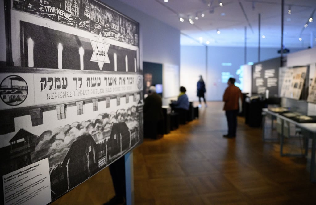 Die Gräuel der NS-Zeit waren schon kurz nach Kriegsende Thema von Ausstellungen.